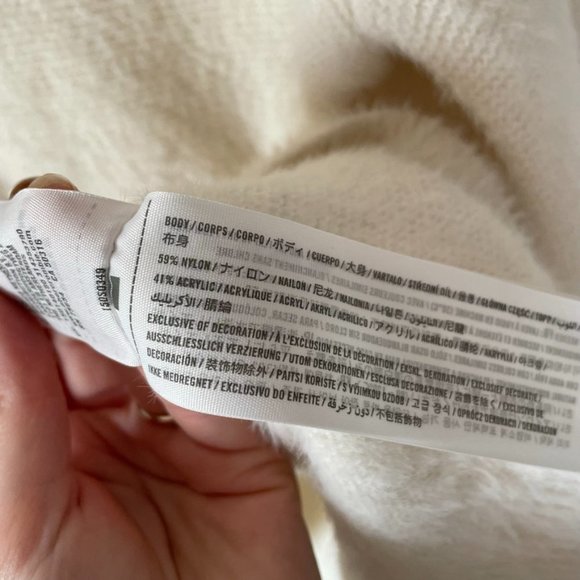 Abercrombie Eyelash Soft  Cozy V-Neck Slouchy Sweater White Sz Medium - Picture 11 of 11